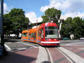 Portland_Streetcar_28_sm.JPG (128682 bytes)